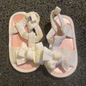 BRAND NEW BABY GIRL SANDALS SIZE 6-9m